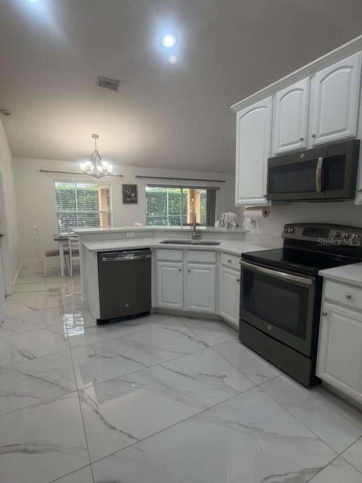 4934 Lazy Oaks Way - Photo 5 of 16