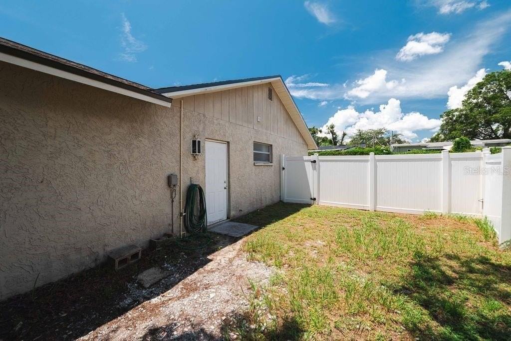 7504 N Sanibel Cir - Photo 5 of 33