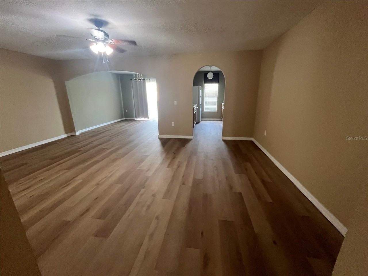 3803 Hampstead Ln - Photo 2 of 24