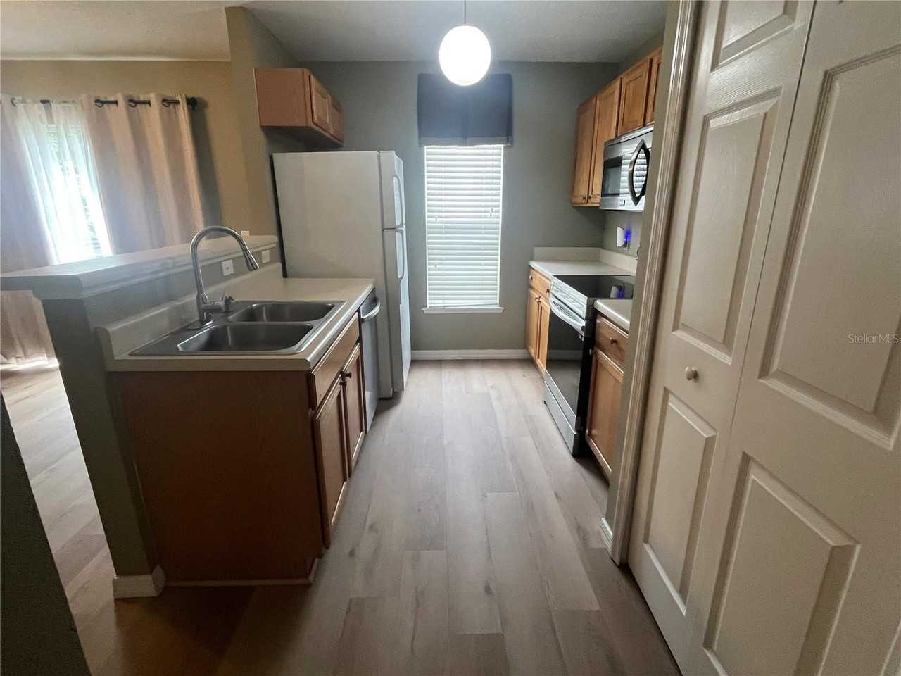 3803 Hampstead Ln - Photo 6 of 24