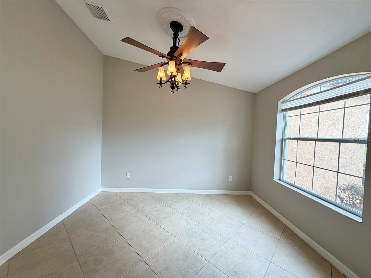 10146 Bloomfield Hills Dr - Photo 4 of 17