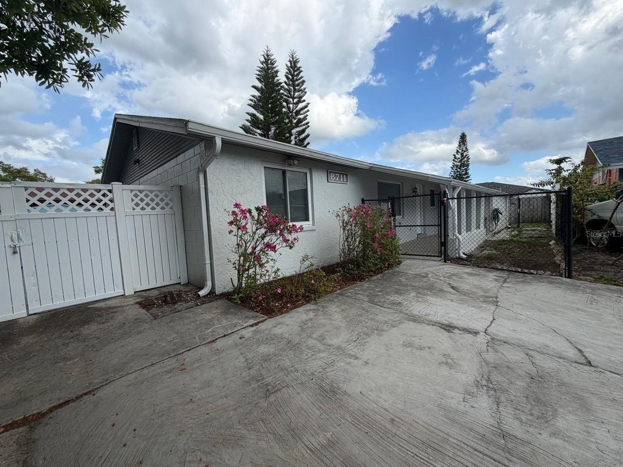8711 Sage Ct - Photo 2 of 5