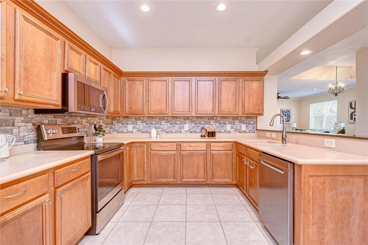 8005 Shaddock Pl - Photo 6 of 42
