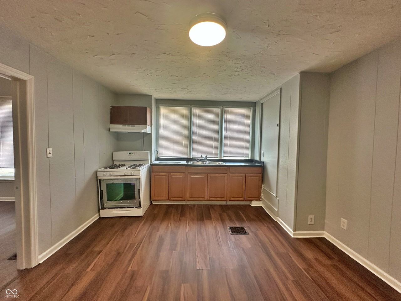 4502 E Washington St Unit 1 - Photo 4 of 12