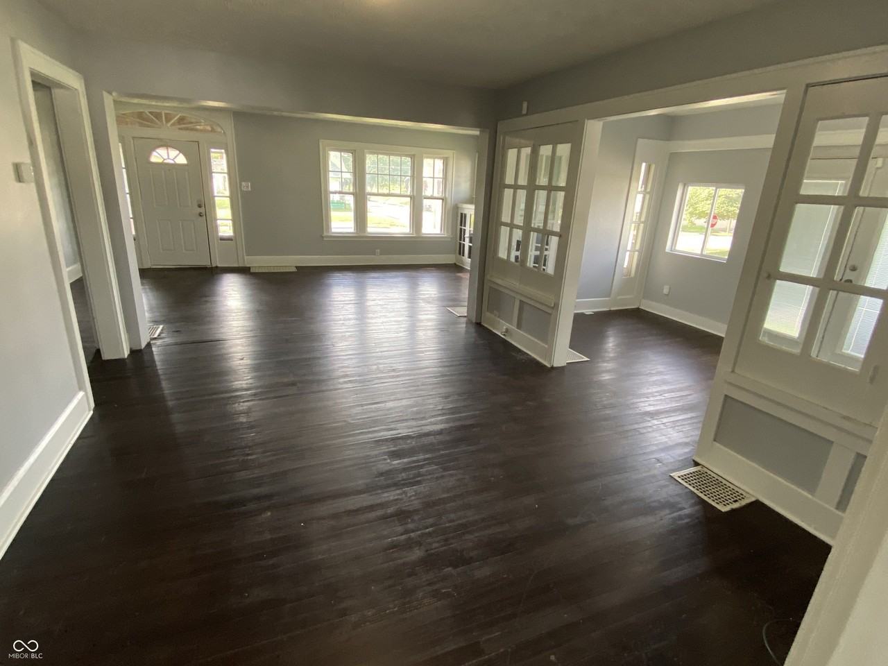 1000 E 8th St - Photo 5 of 17