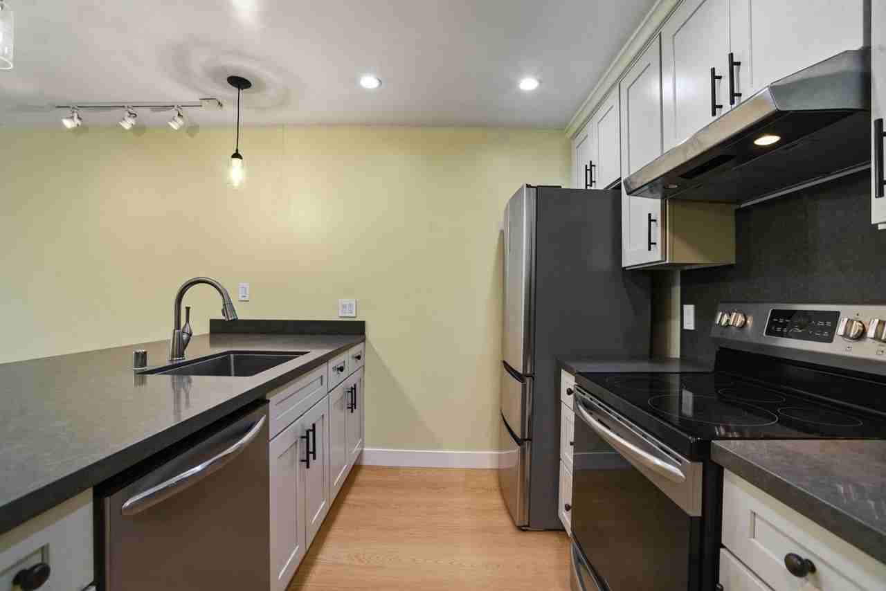 222 Laurel St - Photo 3 of 11
