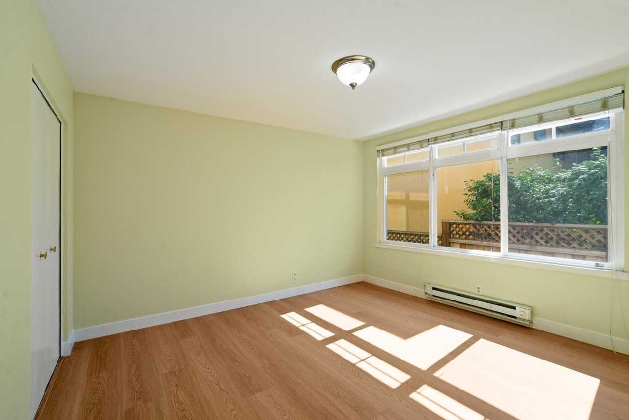 222 Laurel St - Photo 5 of 11