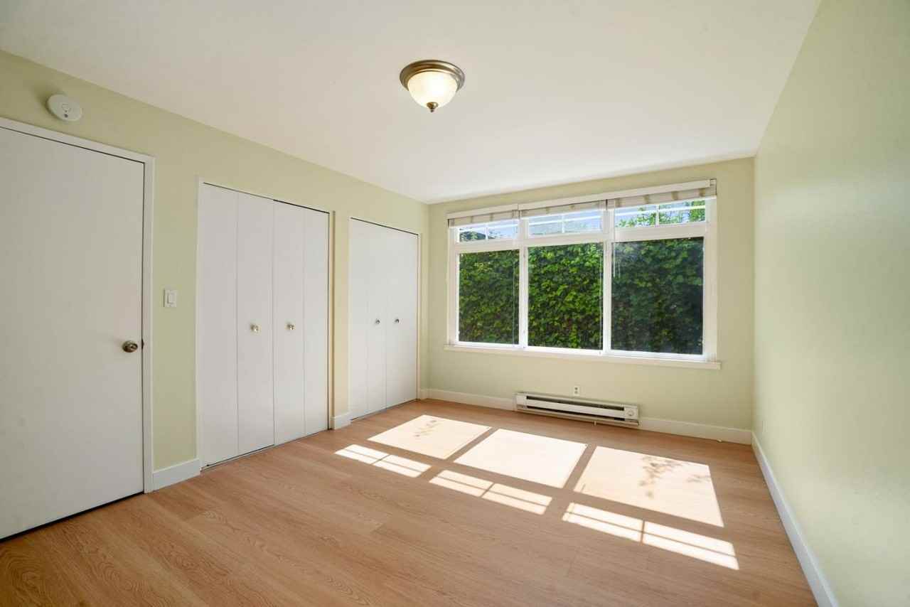 222 Laurel St - Photo 7 of 11