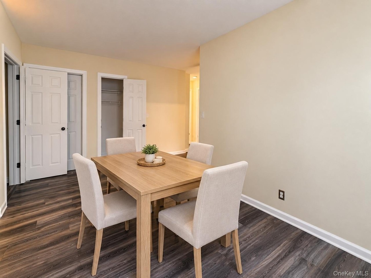 422 E Chester St #2 - Photo 3 of 11