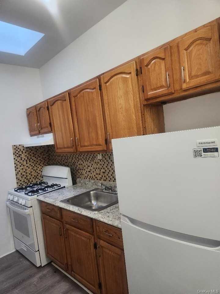 16319 107th Ave #2 - Photo 3 of 4