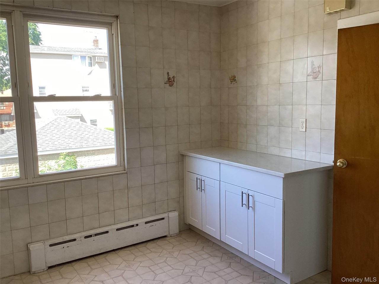 6124 169th St - Photo 2 of 9