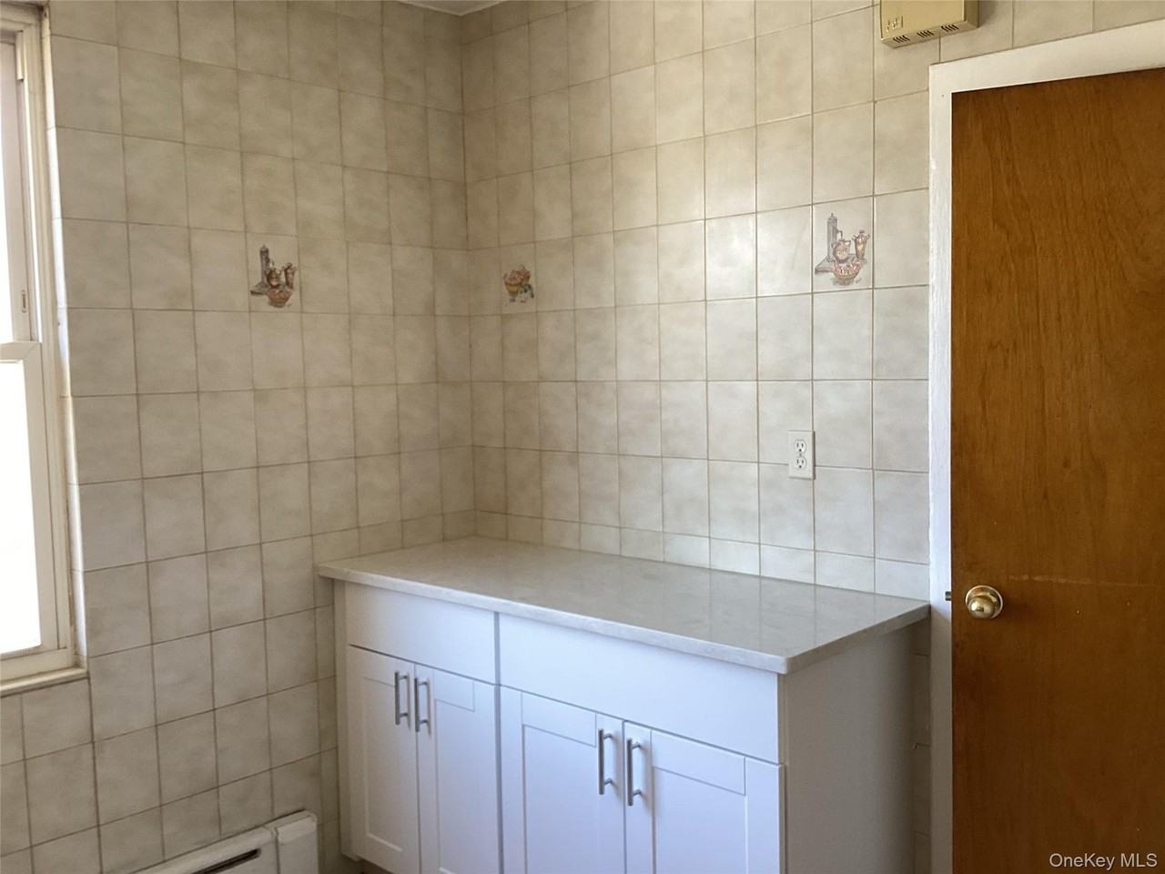 6124 169th St - Photo 5 of 9