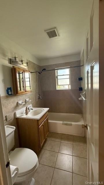 1007 E 223rd St - Photo 7 of 17