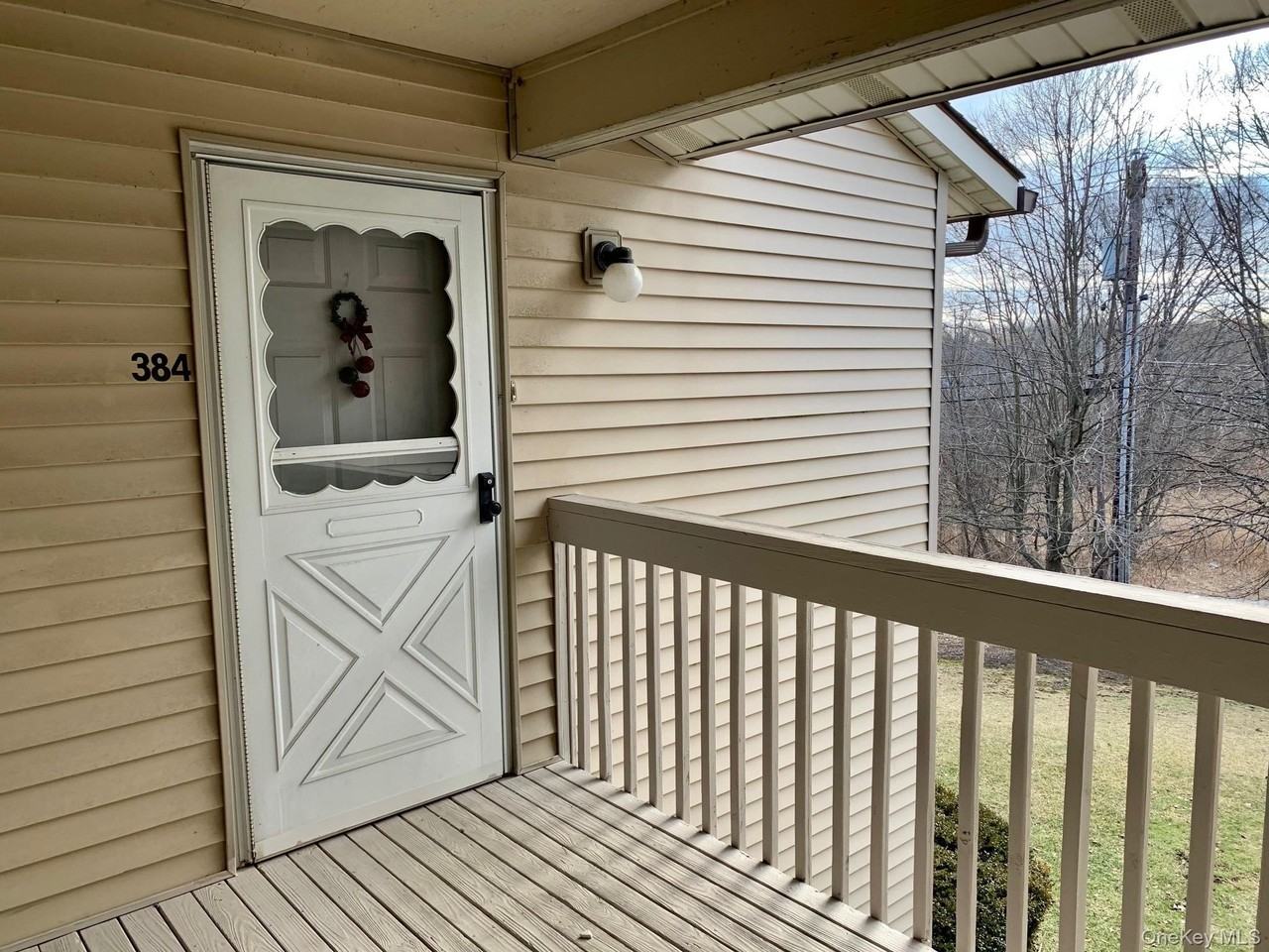 384 Concord Ln - Photo 4 of 20