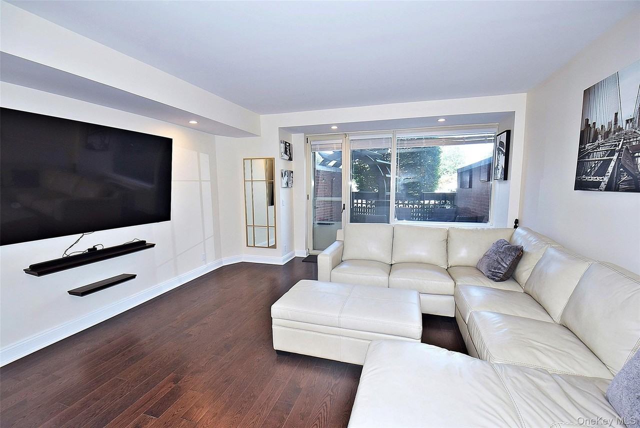 111 Cherry Valley Ave #M6 - Photo 5 of 29