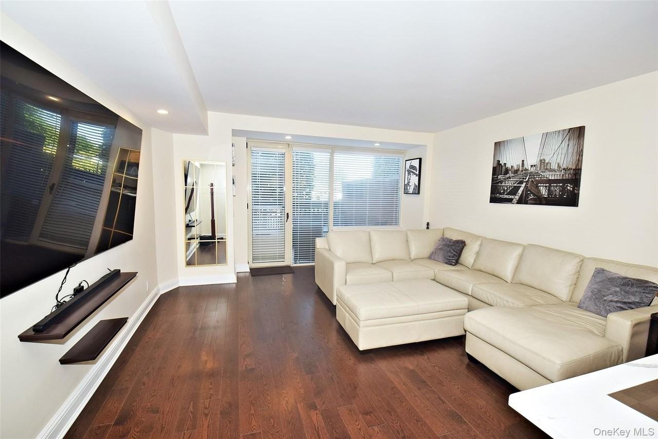 111 Cherry Valley Ave #M6 - Photo 7 of 29