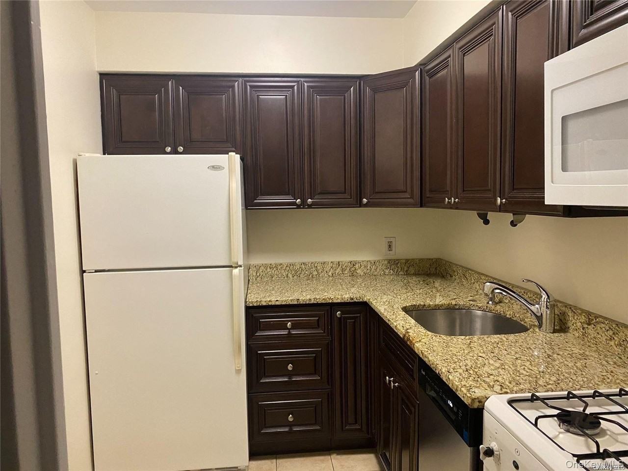 275 Maple Ave #4G - Photo 5 of 11