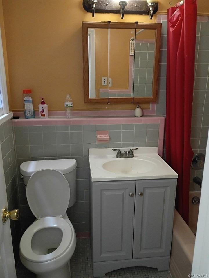 9515 93rd St - Photo 6 of 7
