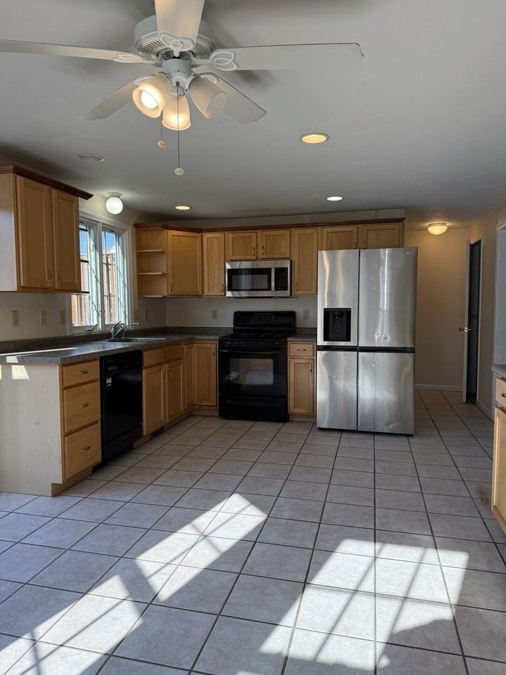 10 Fuller Ave #24 - Photo 4 of 17