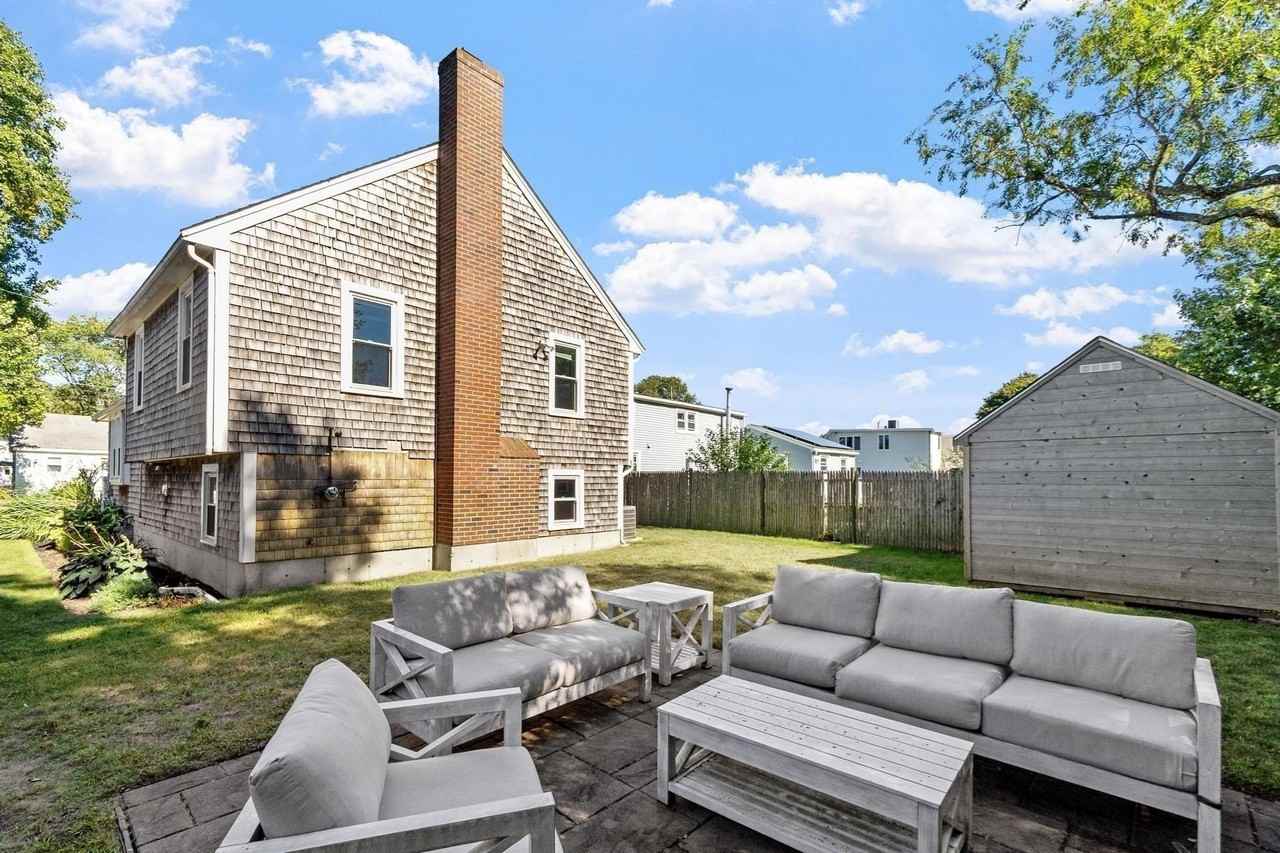 103 Allan St #103 - Photo 2 of 24