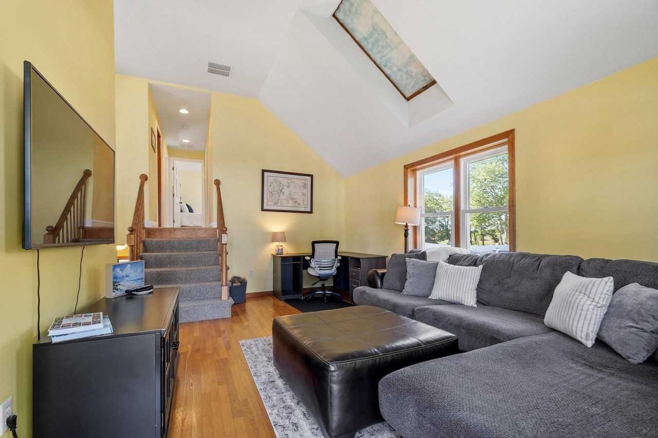 103 Allan St #103 - Photo 5 of 24
