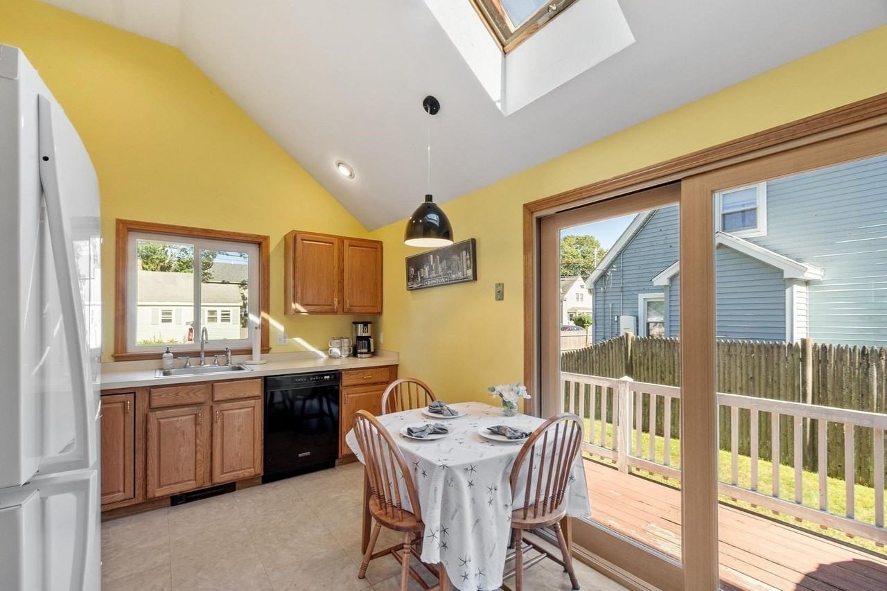 103 Allan St #103 - Photo 7 of 24