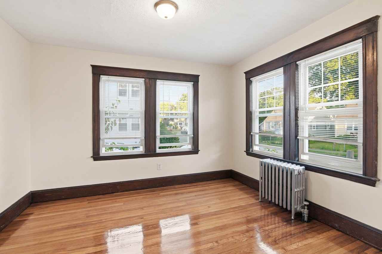 60 Raycroft St #1R - Photo 4 of 16