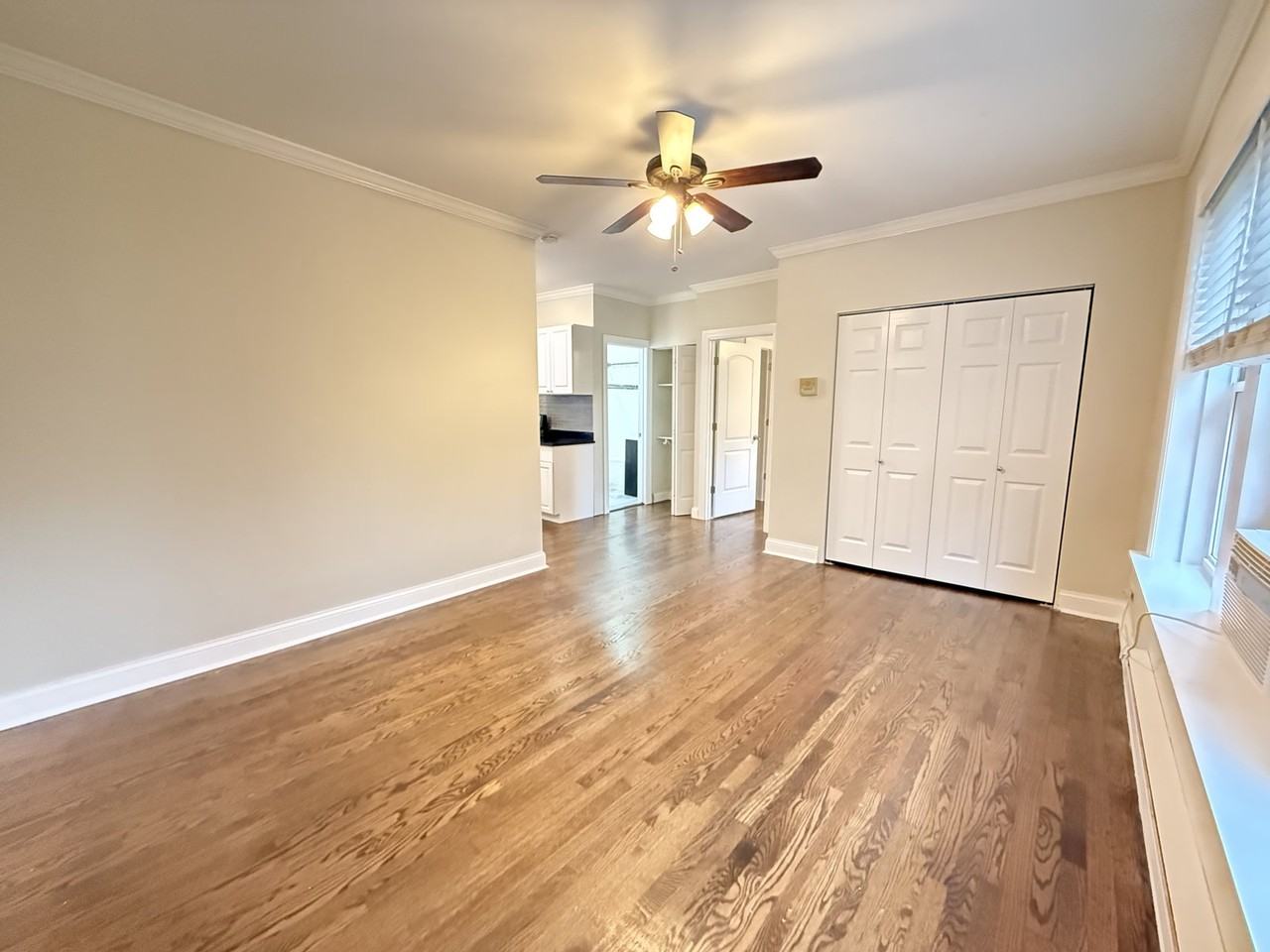 W Roscoe St #2N - Photo 2 of 8