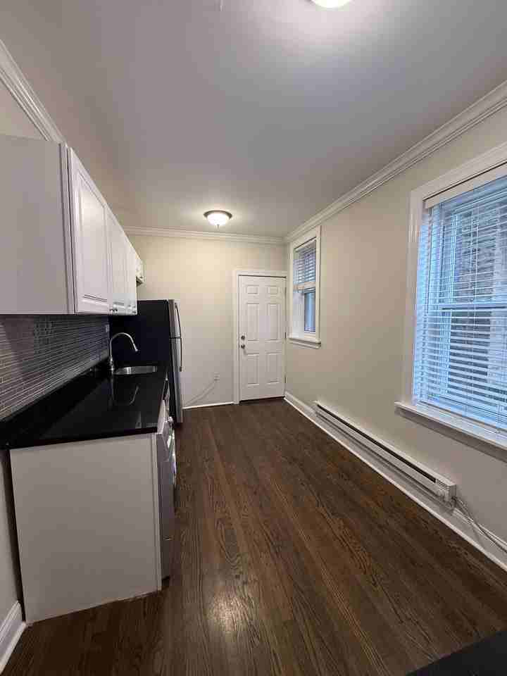 W Roscoe St #2N - Photo 6 of 8