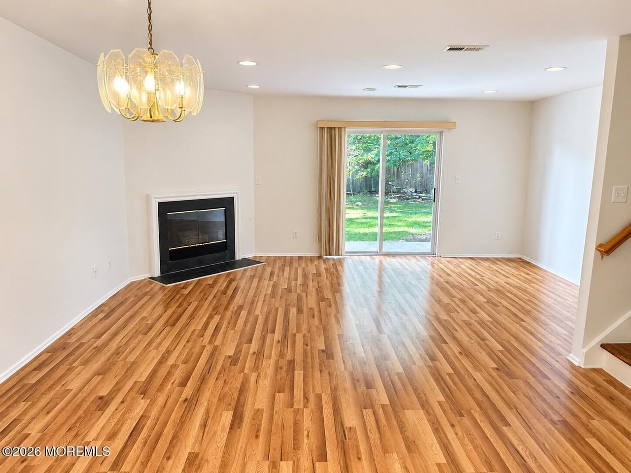 11 Lexington Ct - Photo 4 of 17
