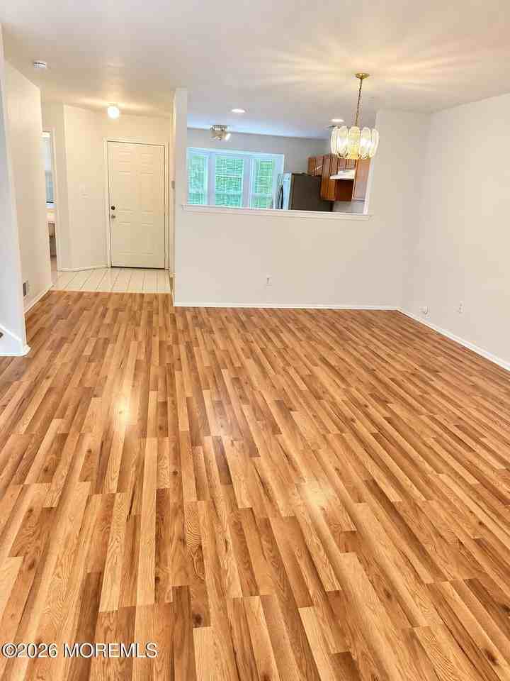 11 Lexington Ct - Photo 5 of 17
