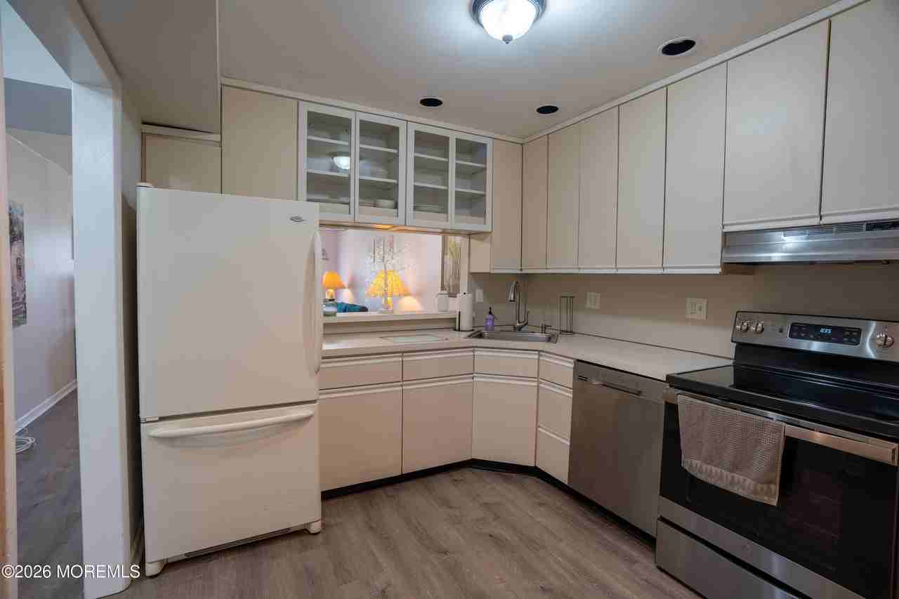 5C Twin Rivers Dr #505 - Photo 5 of 17