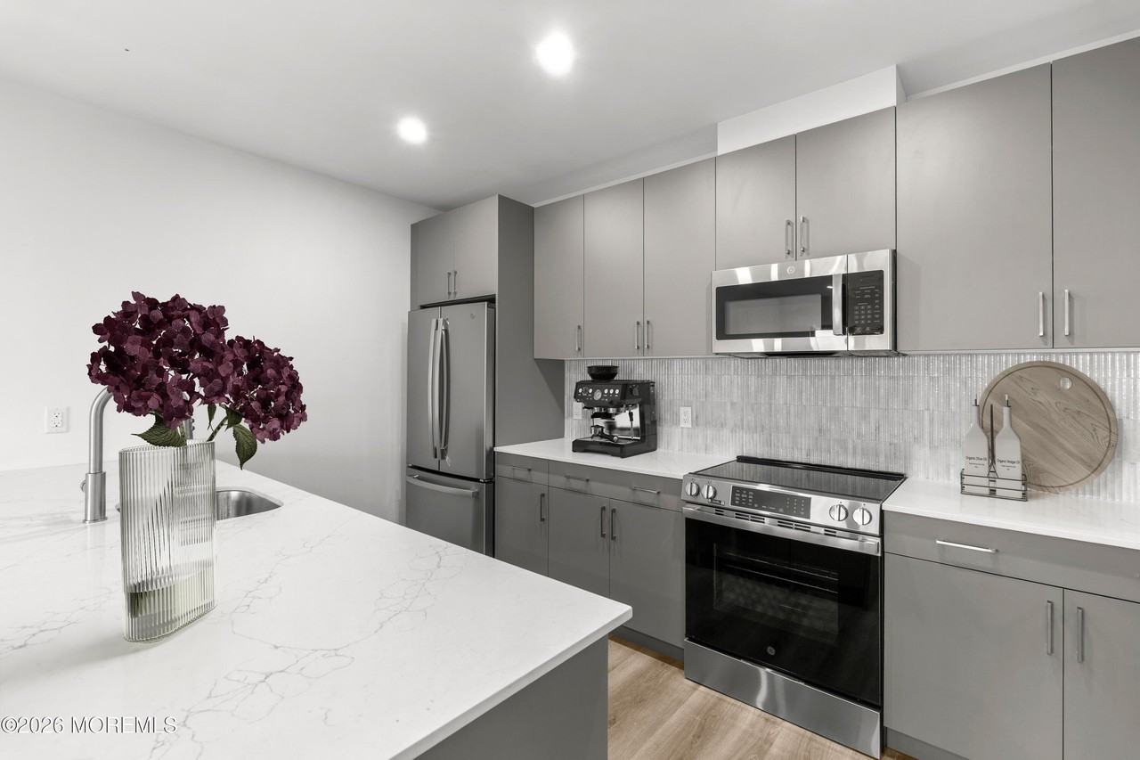 180 Morris Ave #507 - Photo 4 of 15