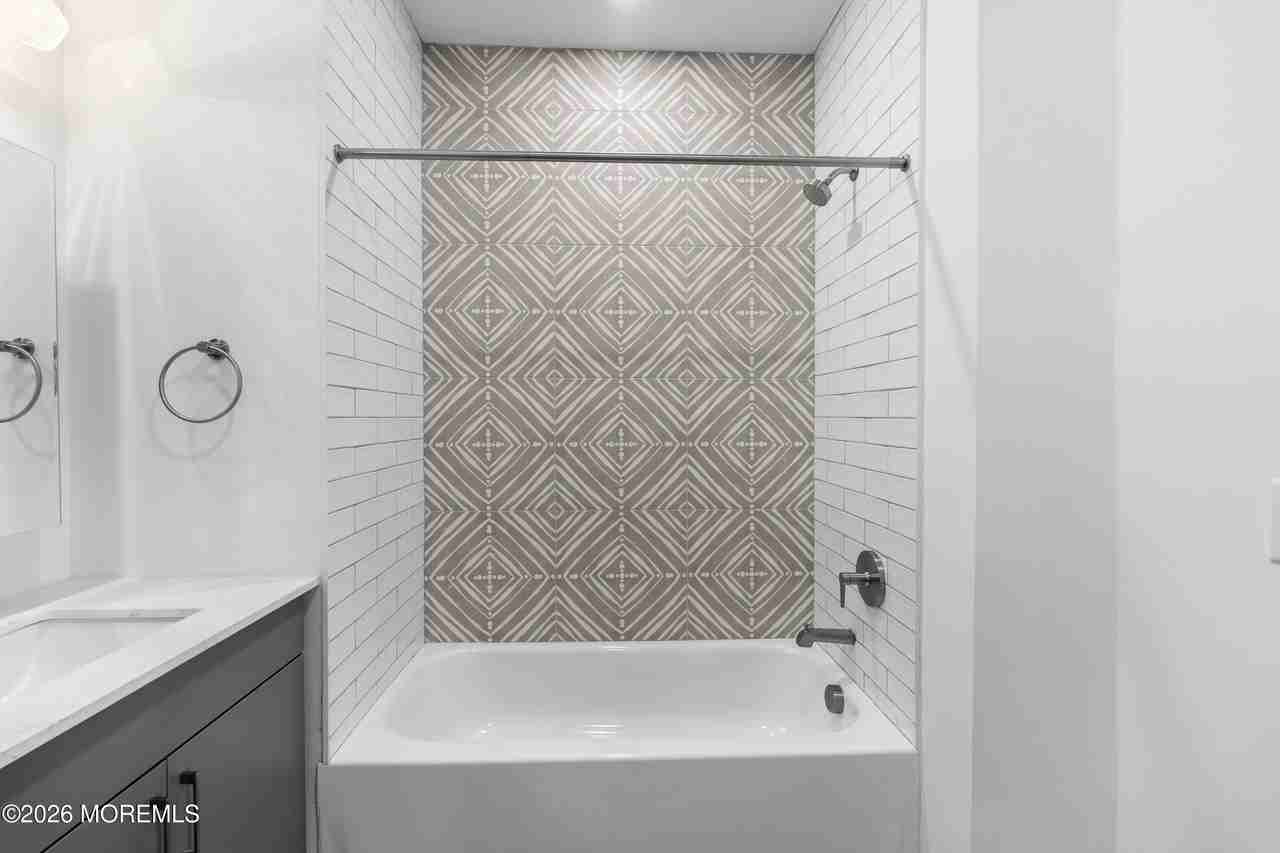 180 Morris Ave #507 - Photo 6 of 15