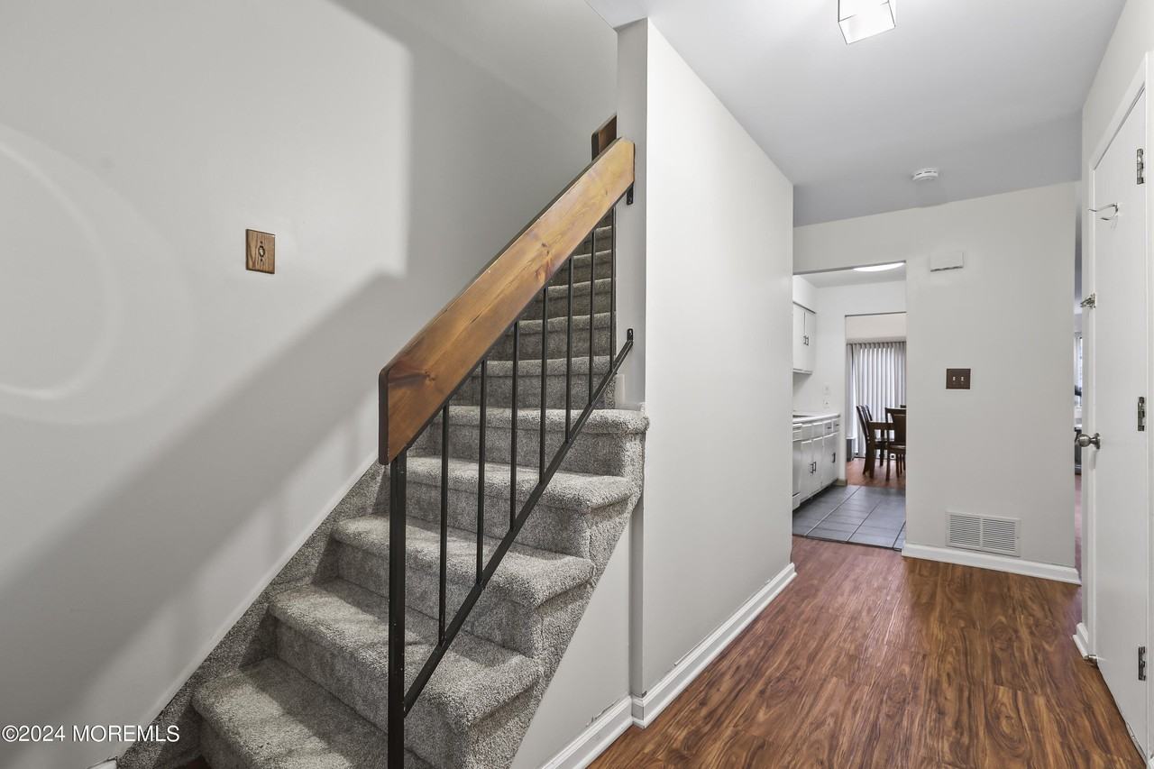 110 Bowne Ct - Photo 3 of 21