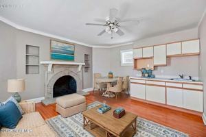 featured image of 208 4th Ave #A
