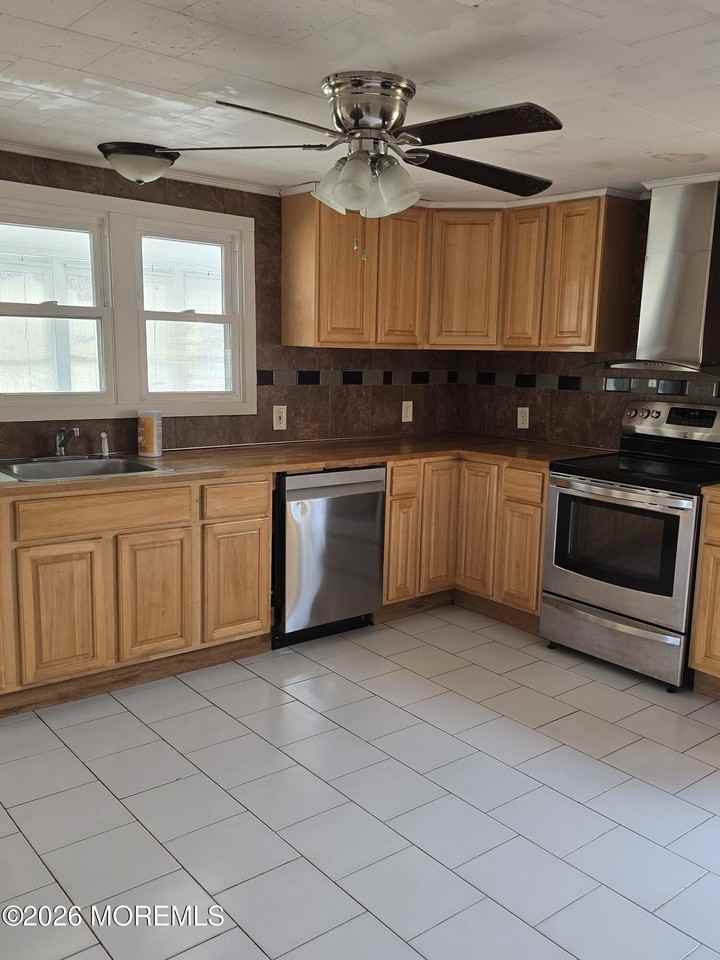 59 Main St #B - Photo 3 of 11
