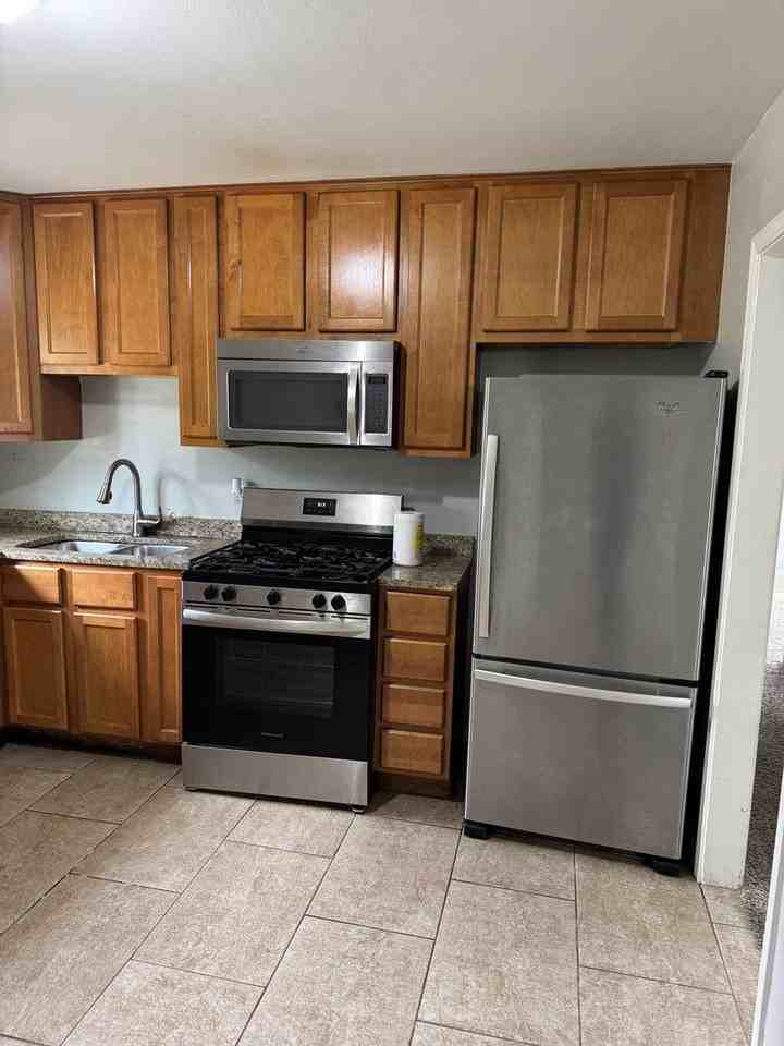 10 W Thacker St - Photo 4 of 12