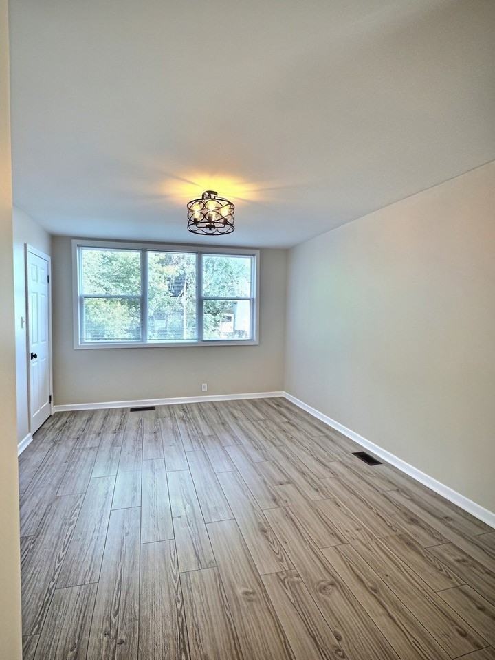 515 W 40th Pl #1 - Photo 2 of 17