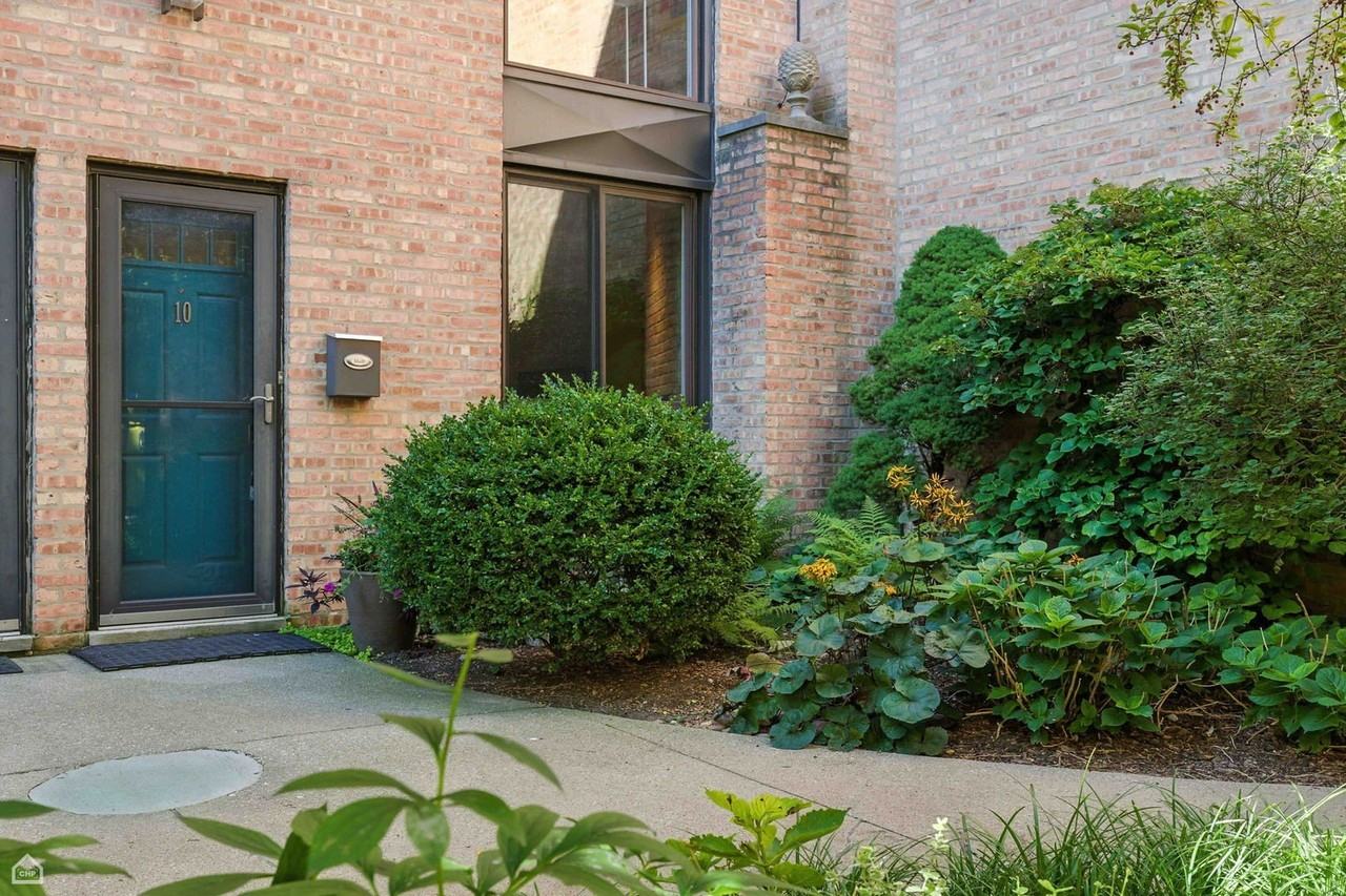 3012 N Waterloo Ct #10 - Photo 2 of 32