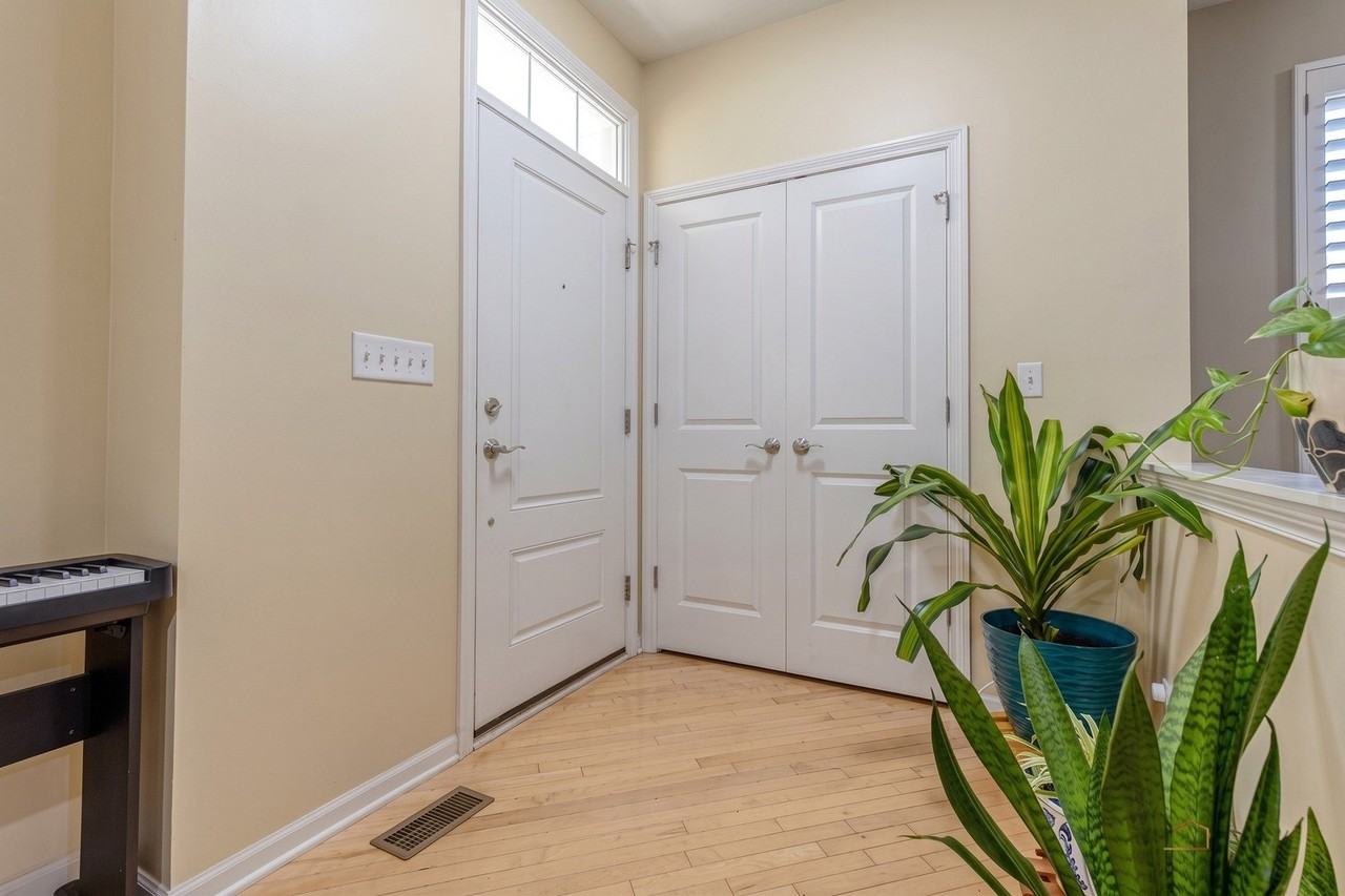 2498 Waterbury Ln - Photo 5 of 28
