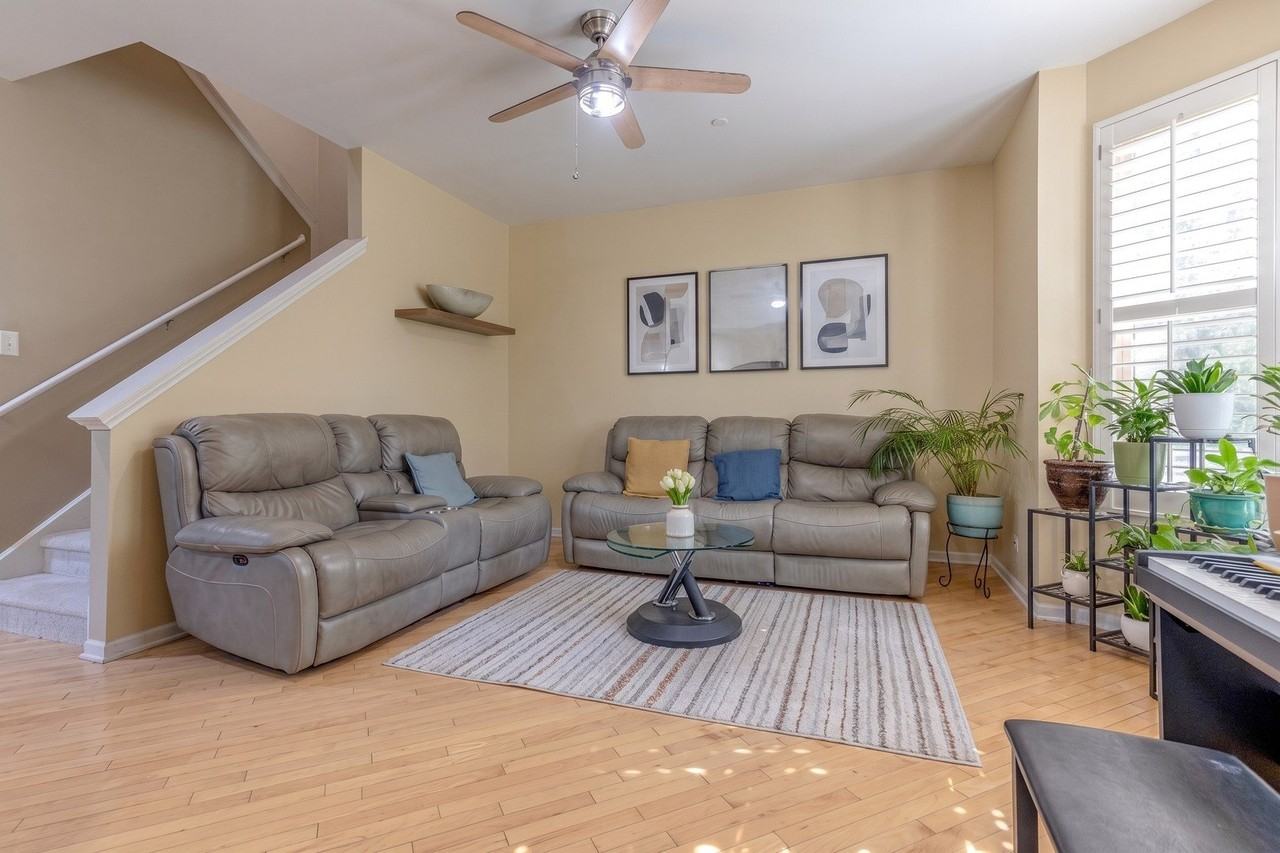 2498 Waterbury Ln - Photo 7 of 28
