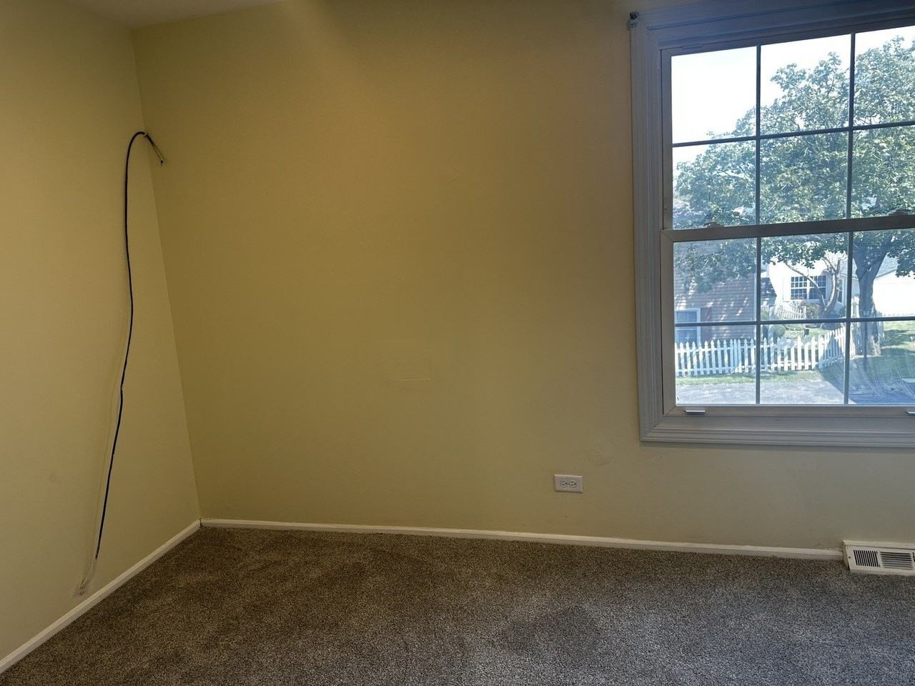 451 James Ct #D - Photo 4 of 9