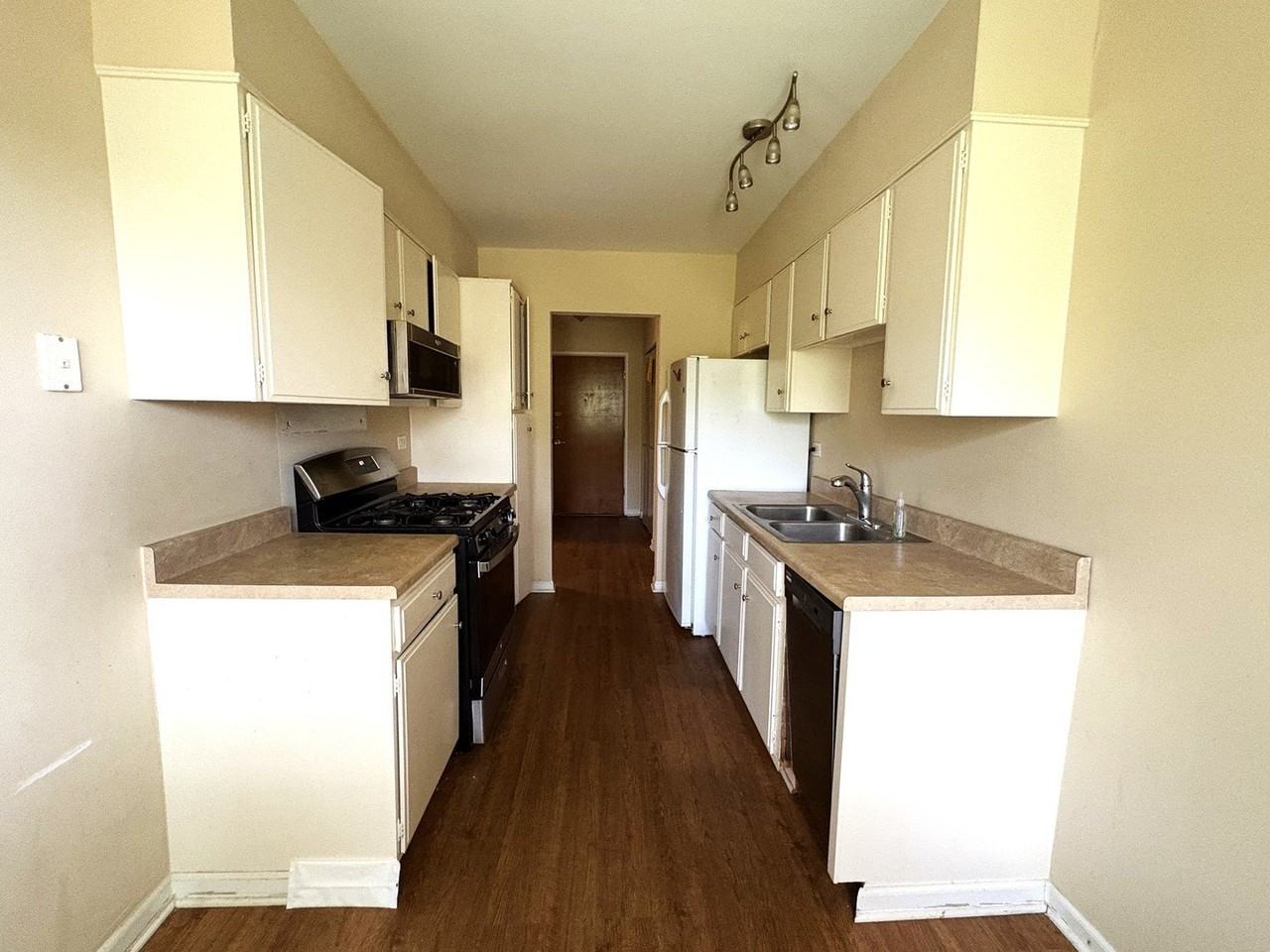 1311 S Finley Rd #404 - Photo 5 of 9