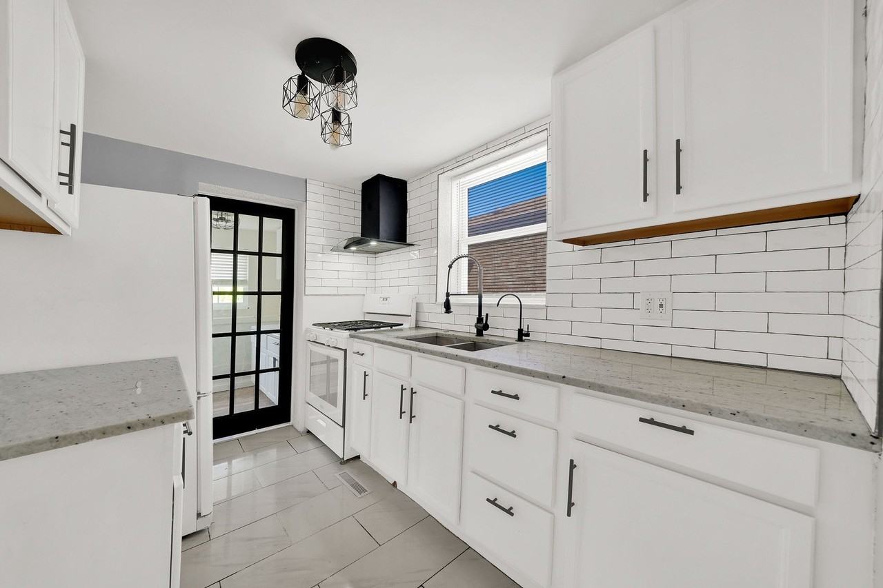 11014 S Washtenaw Ave - Photo 6 of 27