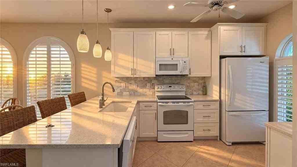8274 Twelve Oaks Cir #126 - Photo 3 of 23