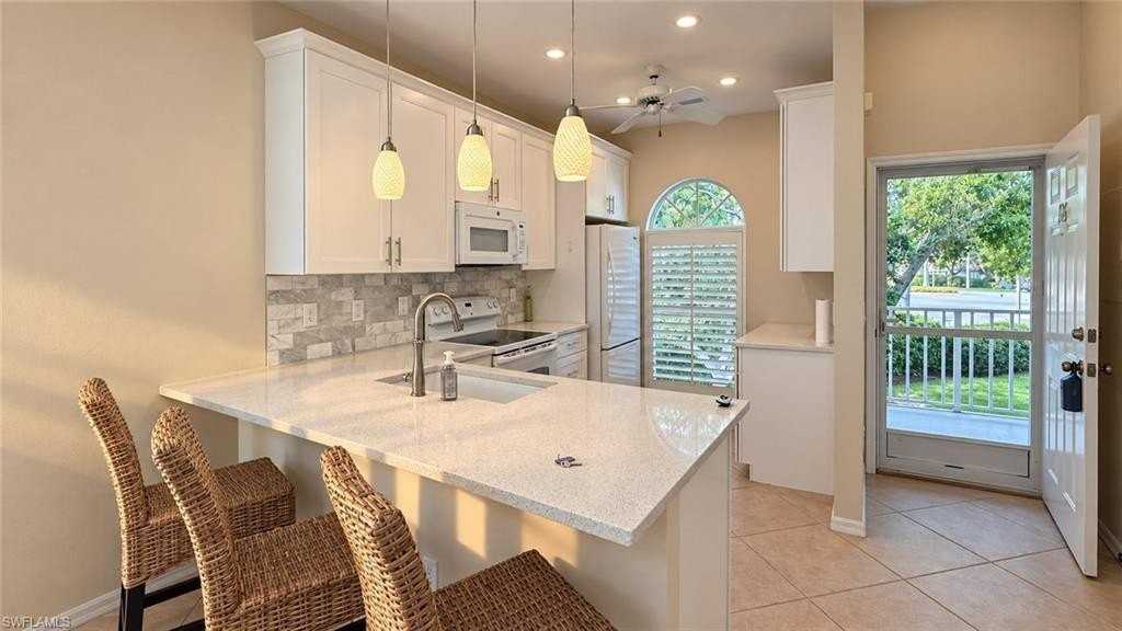 8274 Twelve Oaks Cir #126 - Photo 4 of 23