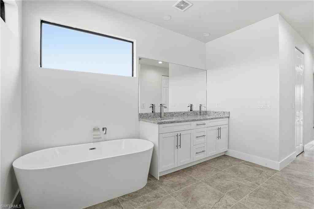 2303 Nw 18th Pl - Photo 4 of 39
