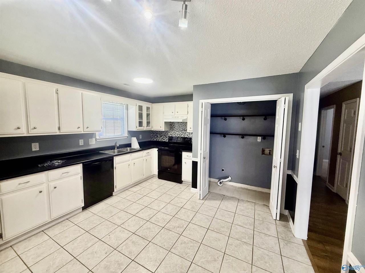 1501 Elizabeth Dr Sw - Photo 4 of 9