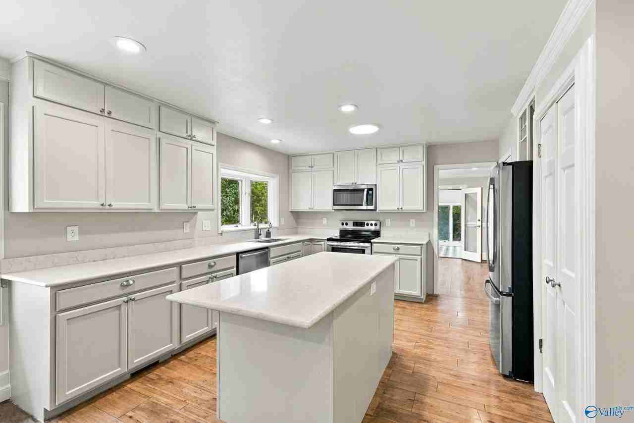 2214 Briarcliff Rd Se - Photo 3 of 22